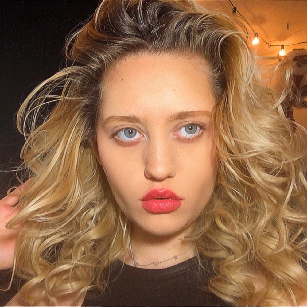 Meet your Posher, Roslyn